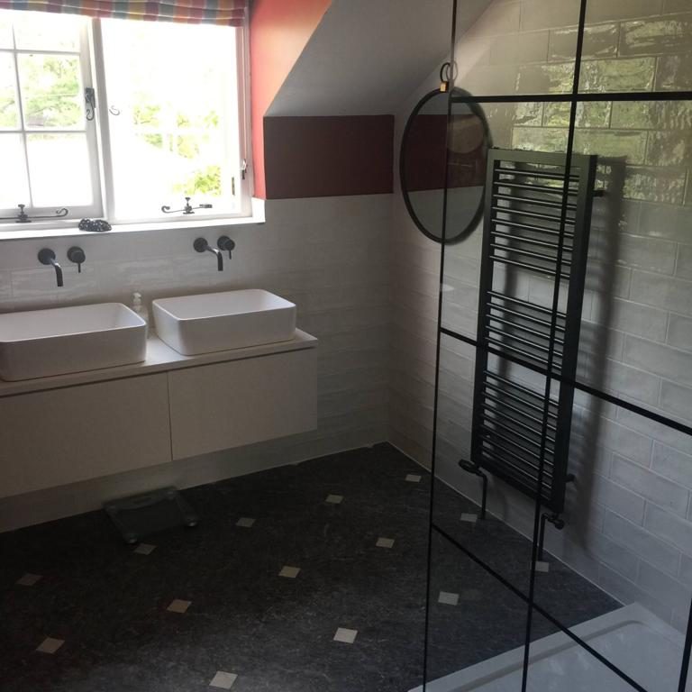 Bathroom 13
